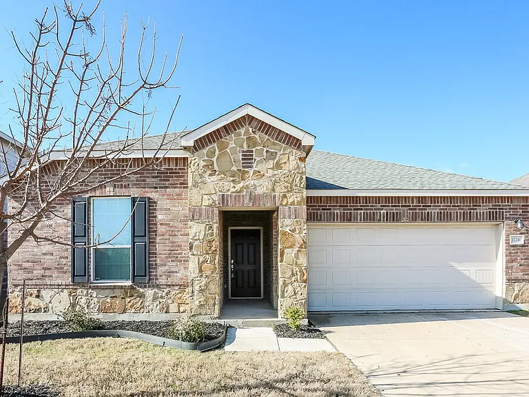 1724 Gayla Creek Dr — Photo 1