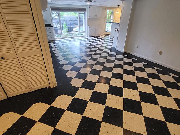 5th image of 3102 Overlook Dr