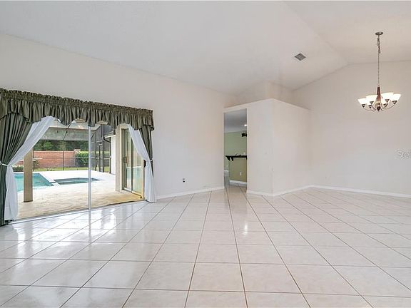 4th image of 359 Oak Leaf Cir