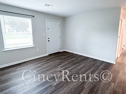 988 Stratford Pl — Photo 4