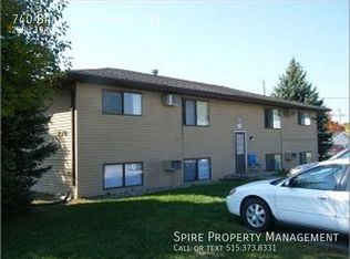 740 Brandon Ave APT 1, Hiawatha, IA 52233