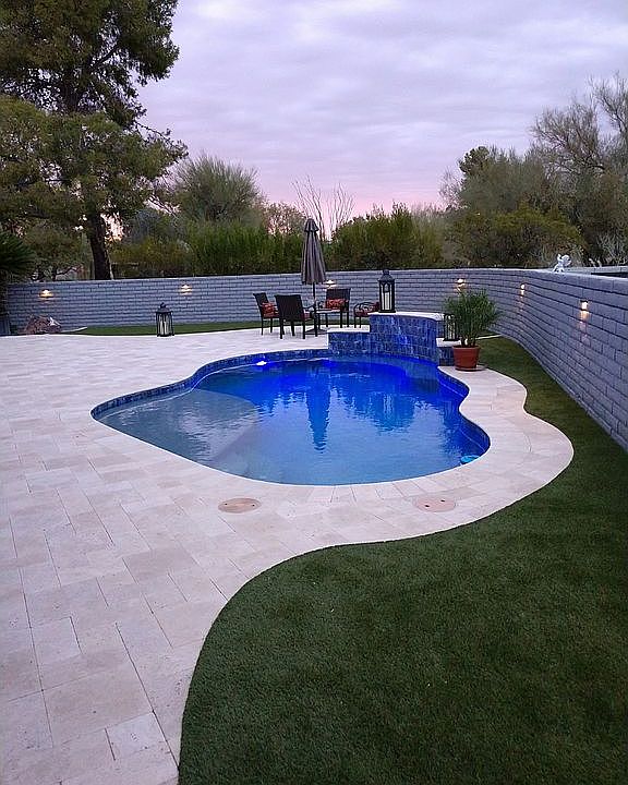 Cocktail Pool 