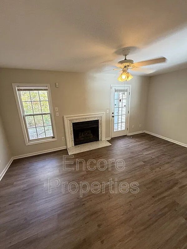 2 bed, 2.5 bath, 1215 sqft, $1,500 — Photo 2