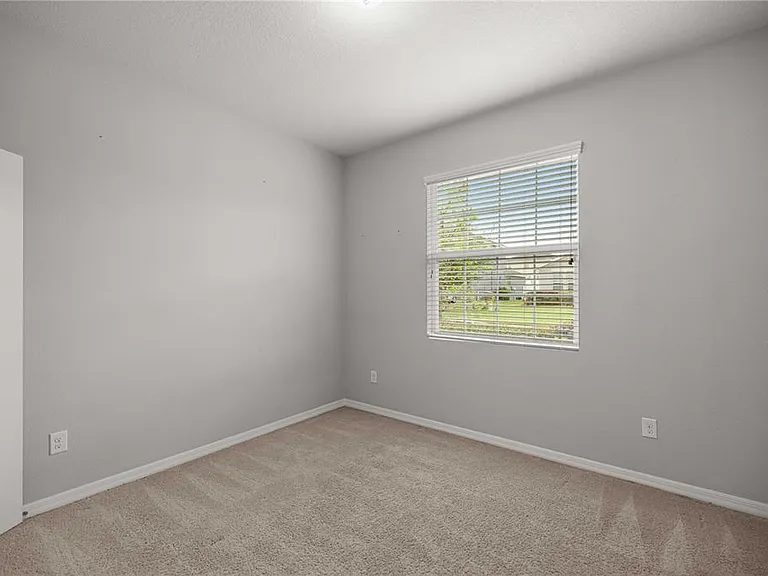 5649 SW 50th Ave — Photo 14