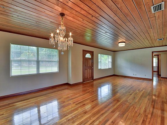 5th image of 406 SE 28th Ave