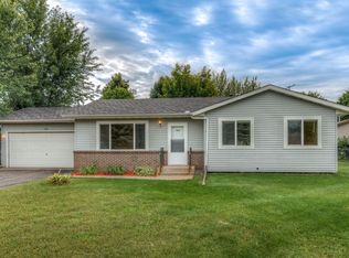 1330 Carriage Hills Dr S, Cambridge, MN 55008
