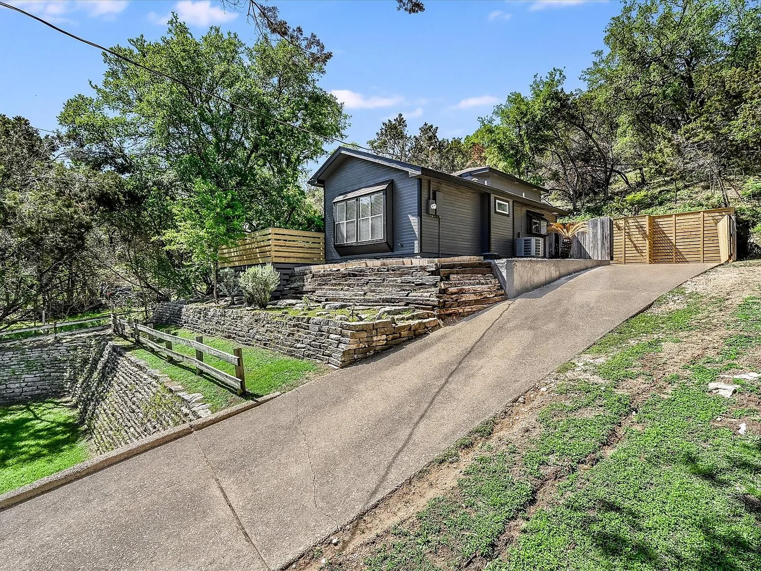 3 bed, 2.0 bath, 1326 sqft, $2,950 — Photo 1