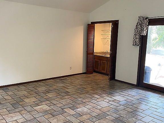 5th image of 5317 W Southgate Rd