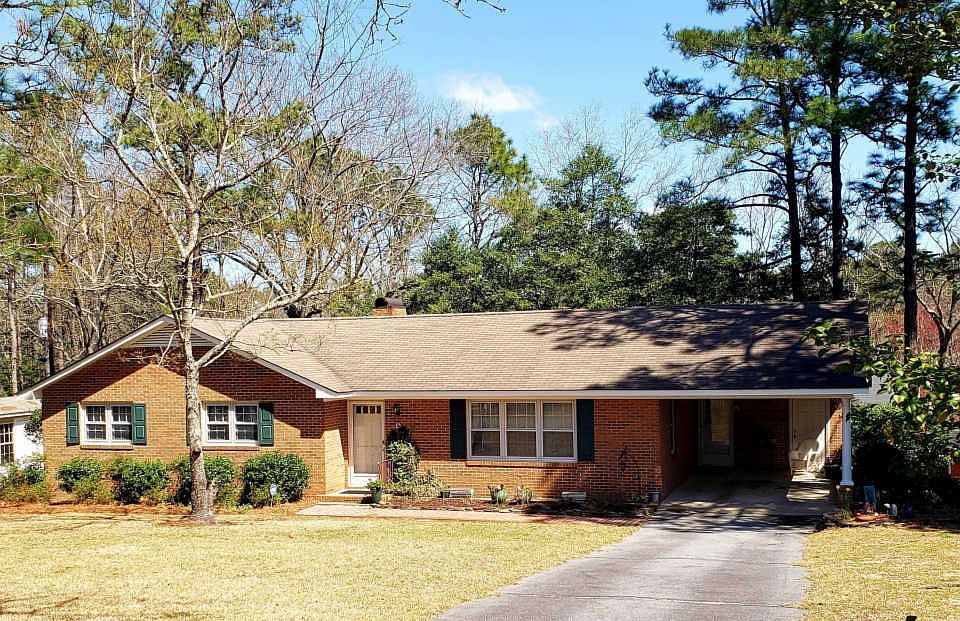 1st image of 8 Holly Ln