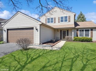 675 Paxton Pl, Carol Stream, IL 60188