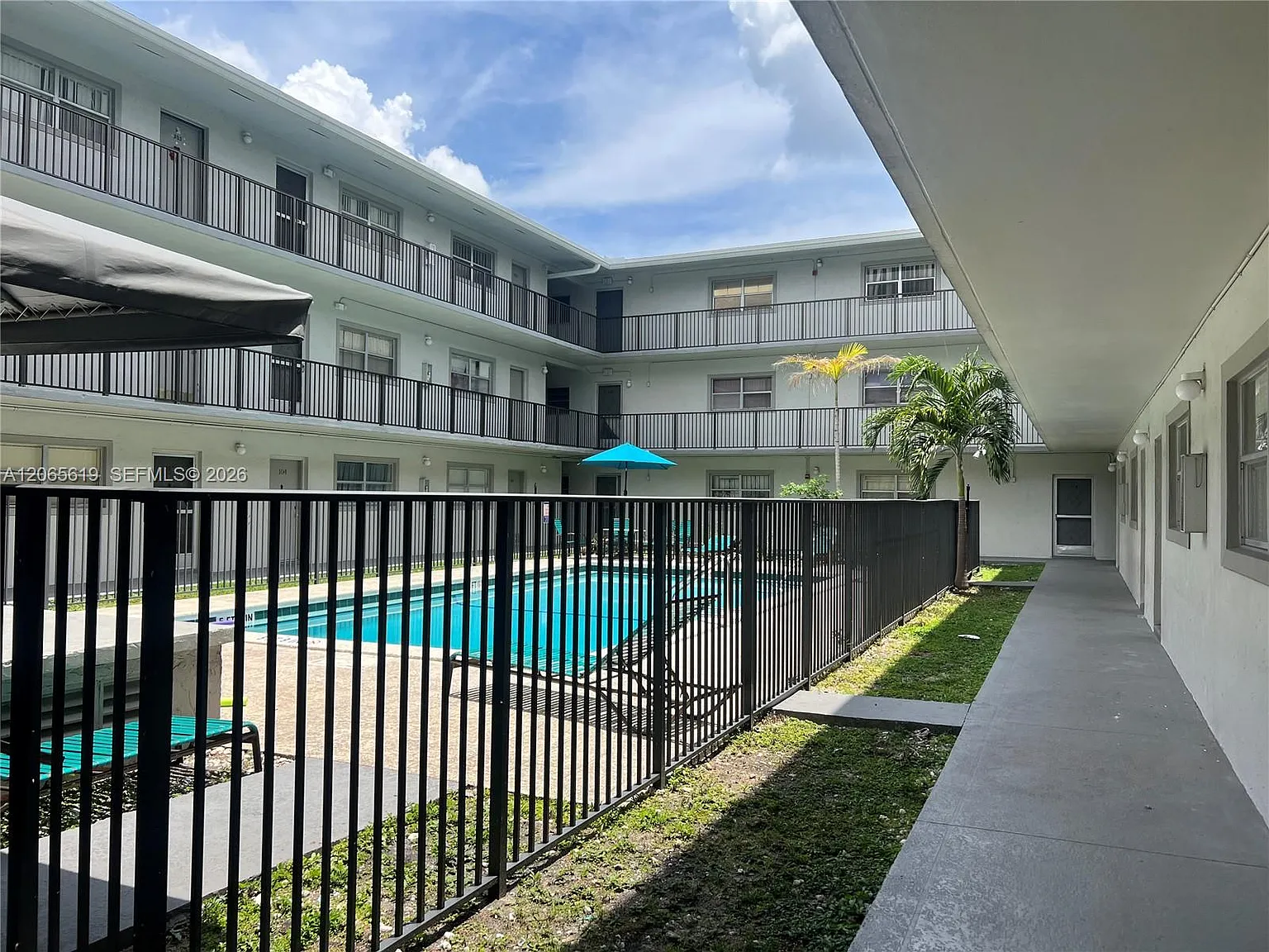 Sevilla Plaza Condo — Photo 4