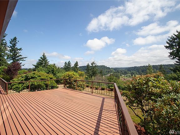Entertainment-sized deck overlooks the beautiful Green River Valley and Cascade foothills