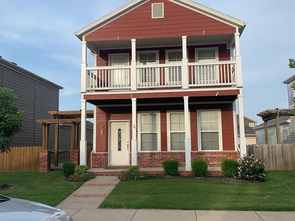 1st image of 556 N Longfellow Ln