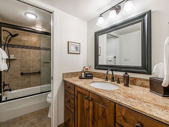 3rd image of 1683 Lakeside Cir