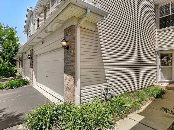 3rd image of 2479 Stoughton Cir #2479
