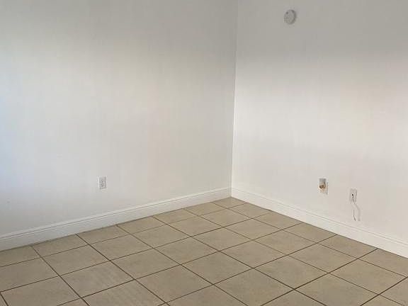 2nd image of 730 Michigan Ct