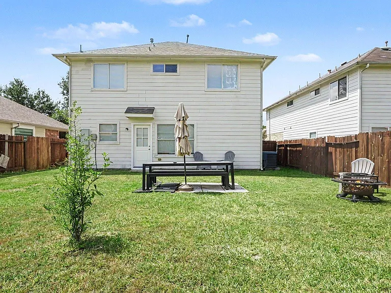9039 Serena Ln — Photo 32