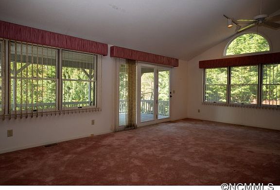 5th image of 358 Mountain View Dr