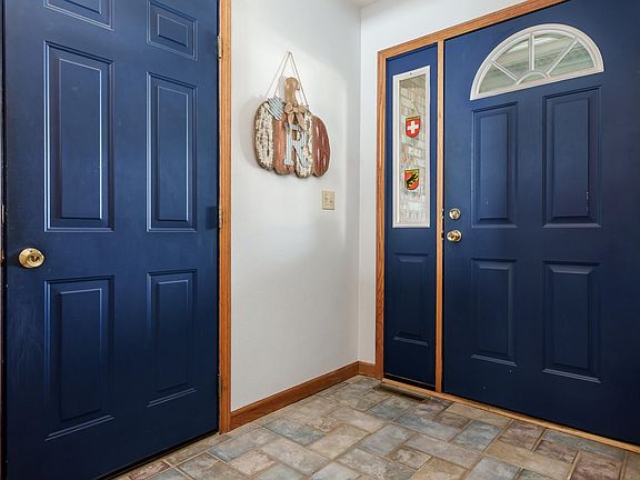 3rd image of 545 Rivercove Ct