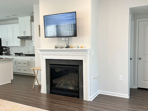 Second floor - living & fireplace (gas)