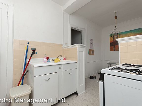 2nd image of 742 W Aldine Ave APT 3S
