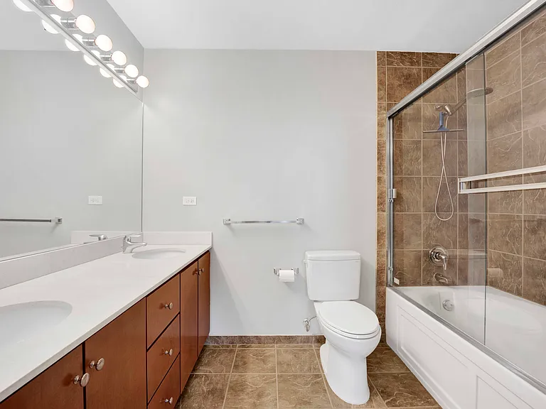630 N Franklin St #1019 — Photo 20