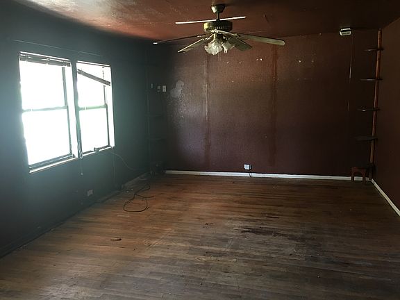 4th image of 504 N Sparks St