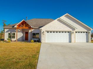 1165 Duke Dr, Bauxite, AR 72011