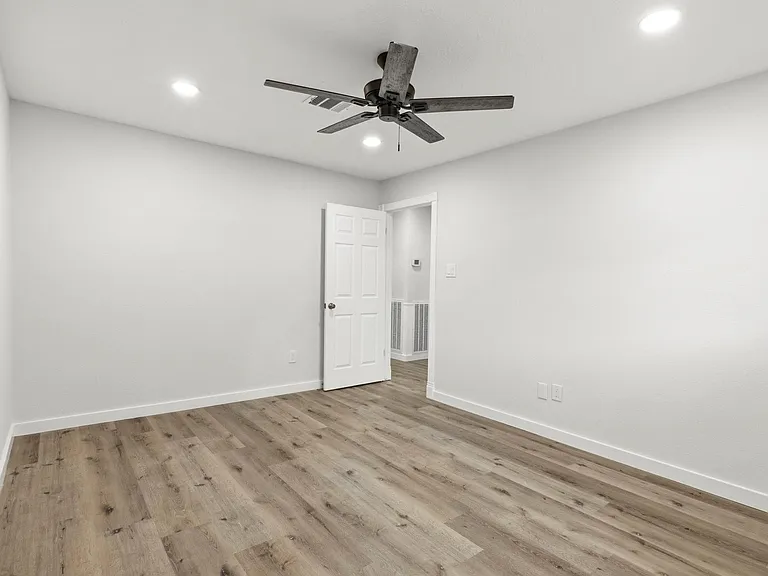15215 Parkville Dr — Photo 41