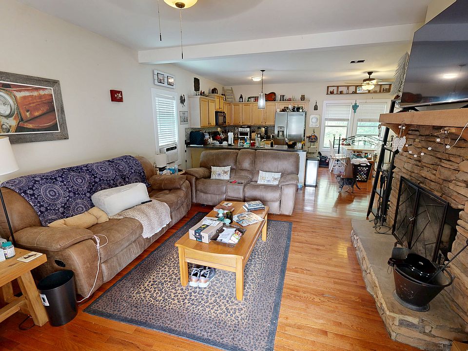1st image of 39 Sarahs Hollow Dr