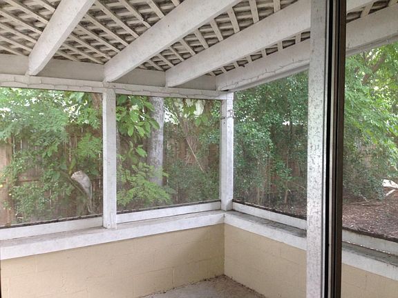 4th image of 1131 Morris Ave