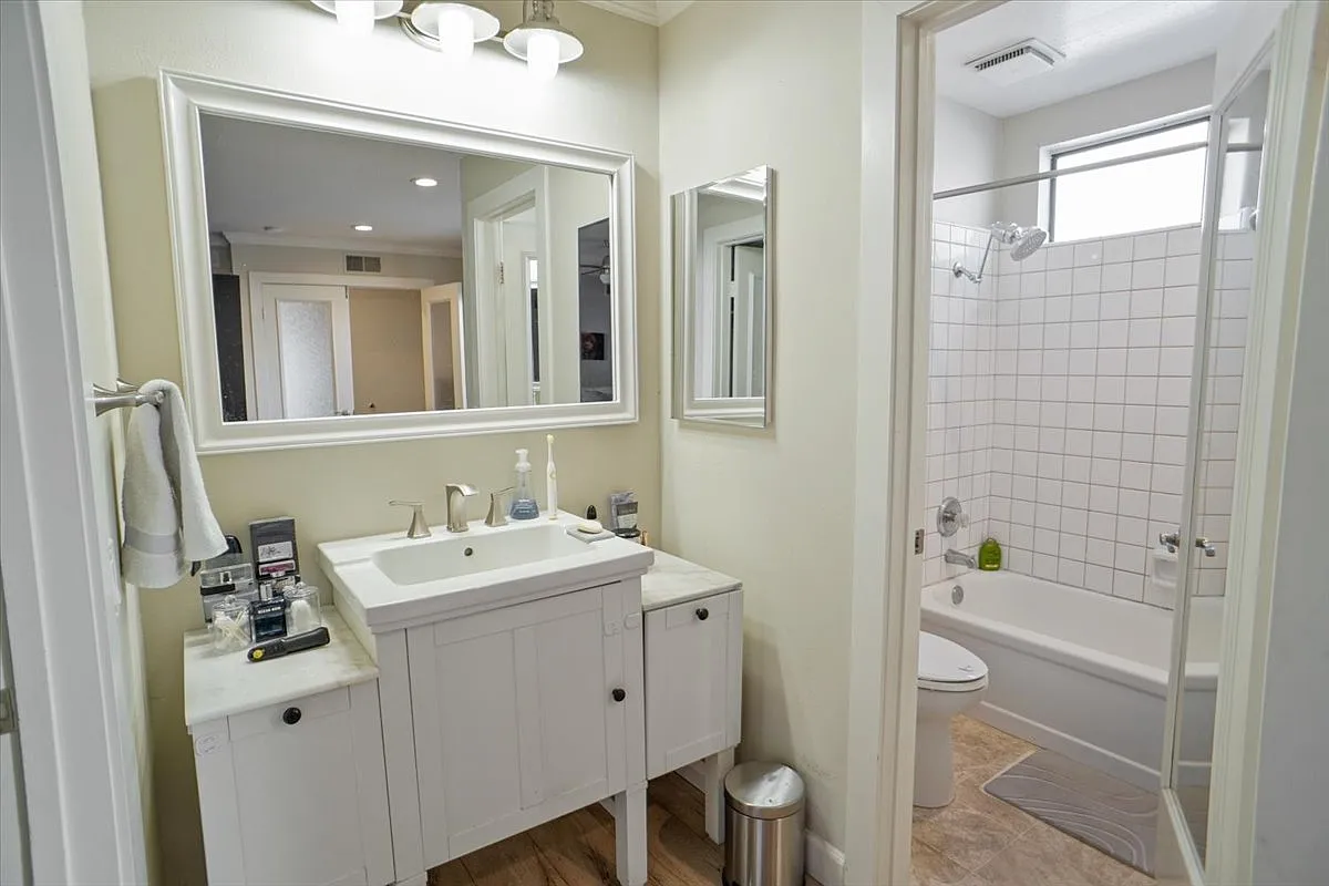 Building Photo - 2218 Olivewood Dr