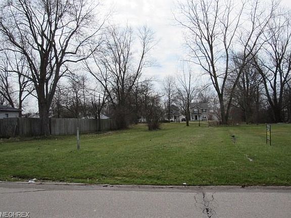 2nd image of 427 16th St