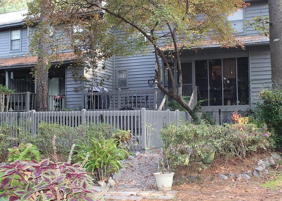 2nd image of 322 Joshua Tree Dr