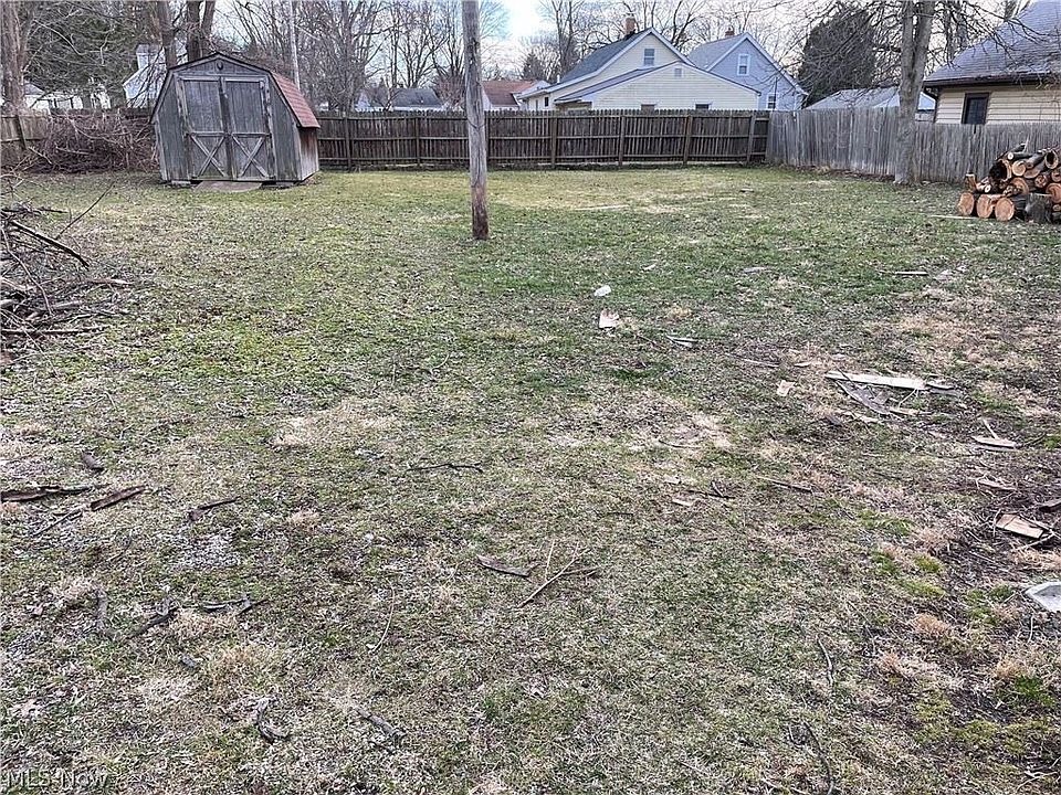 2nd image of 1069 N Saint Clair St