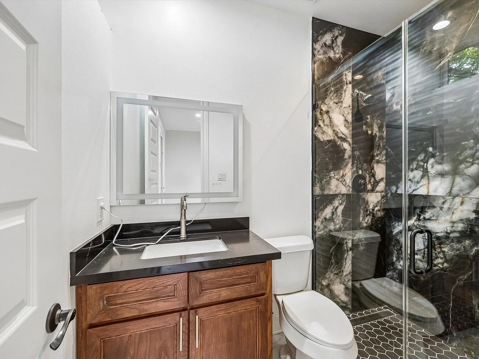 3 bed, 3.5 bath, 2078 sqft, $2,700 — Photo 4