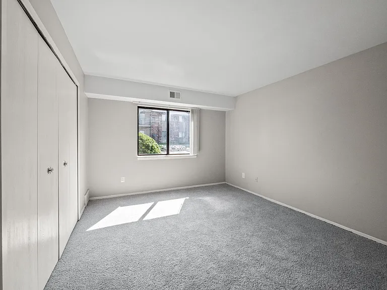 Glenwood Apartments — Photo 25