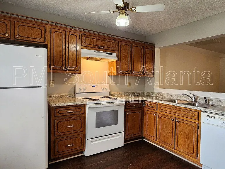 1681 Winchester Way SE — Photo 6