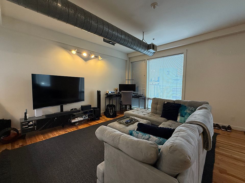 1st image of 1015 Jefferson St #403
