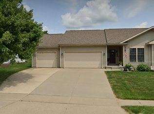 718 Boulder Dr, Center Point, IA 52213