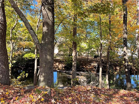 5th image of 646 Waters Dr