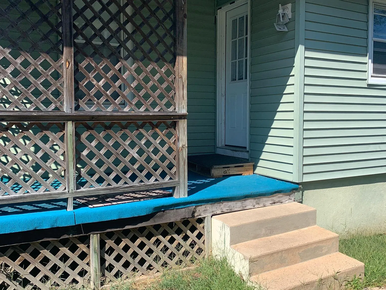 3 bed, 1308 sqft, $1,800 — Photo 1