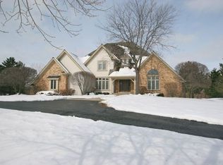 5222 W River Bend Dr, Libertyville, IL 60048