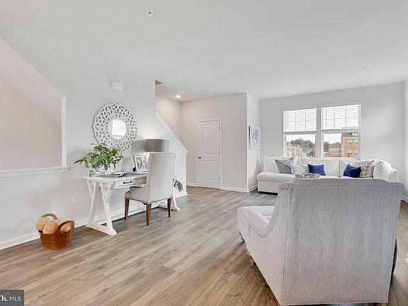 3rd image of 9609 Silver Bluff Way
