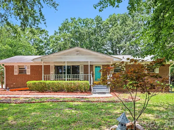 953 Twin Lakes Rd, Rock Hill, SC 29732