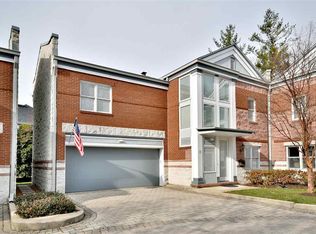 16 Manchester Ln, Elmhurst, IL 60126