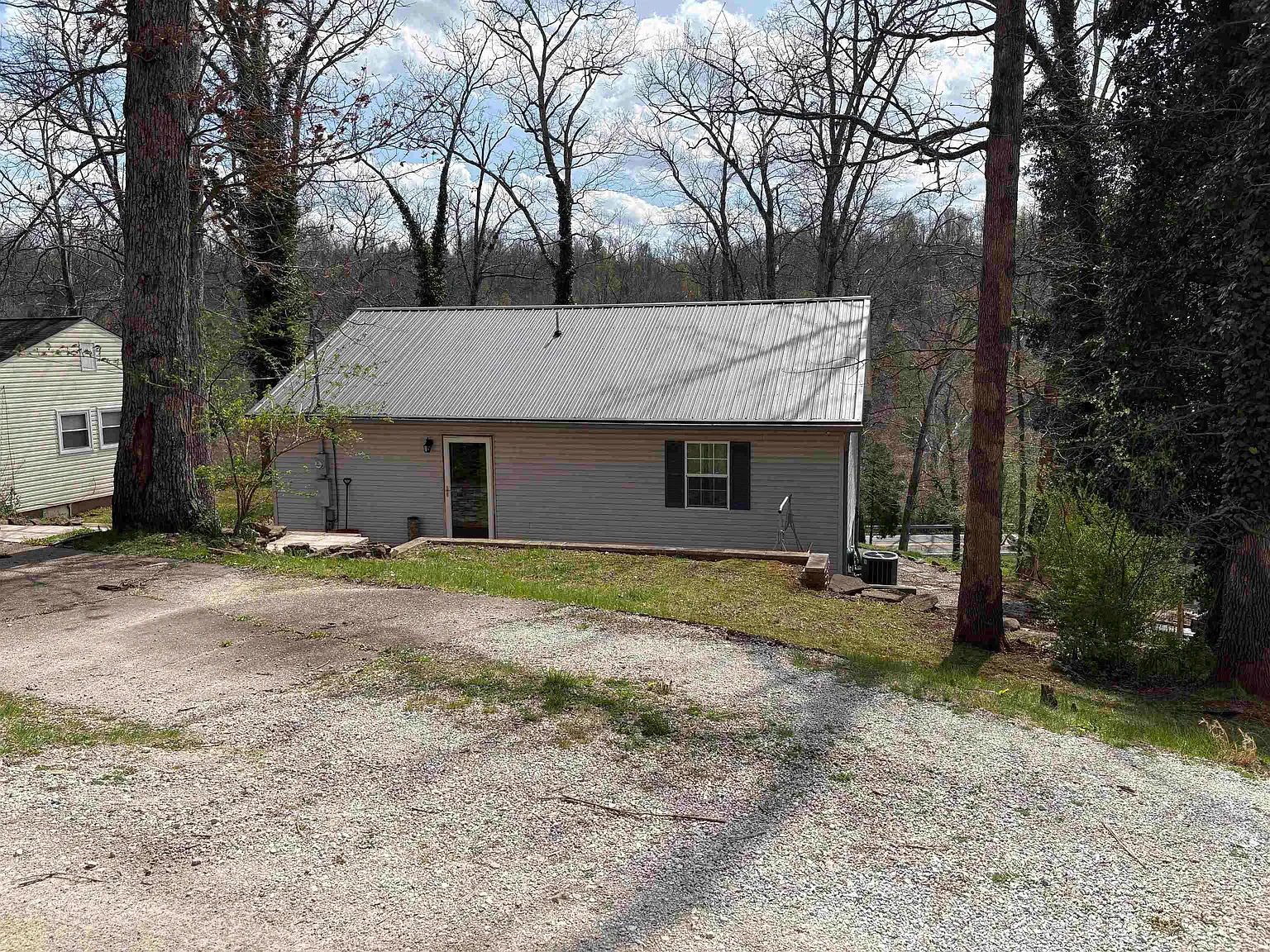 1423 Spring Valley Cir photo 1