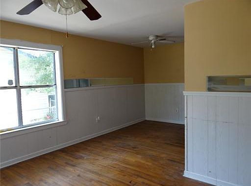2nd image of 3182-84 City Dr