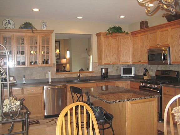 3rd image of 1381 Heritage Dr