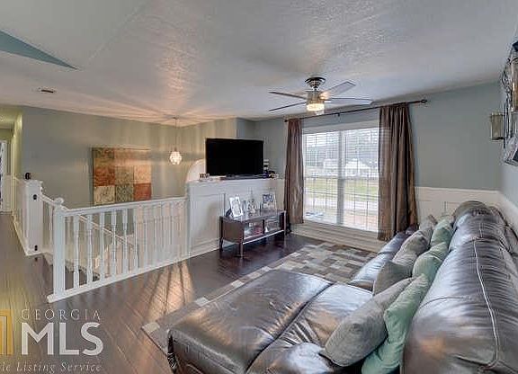 3rd image of 955 Ivy Hills Cir